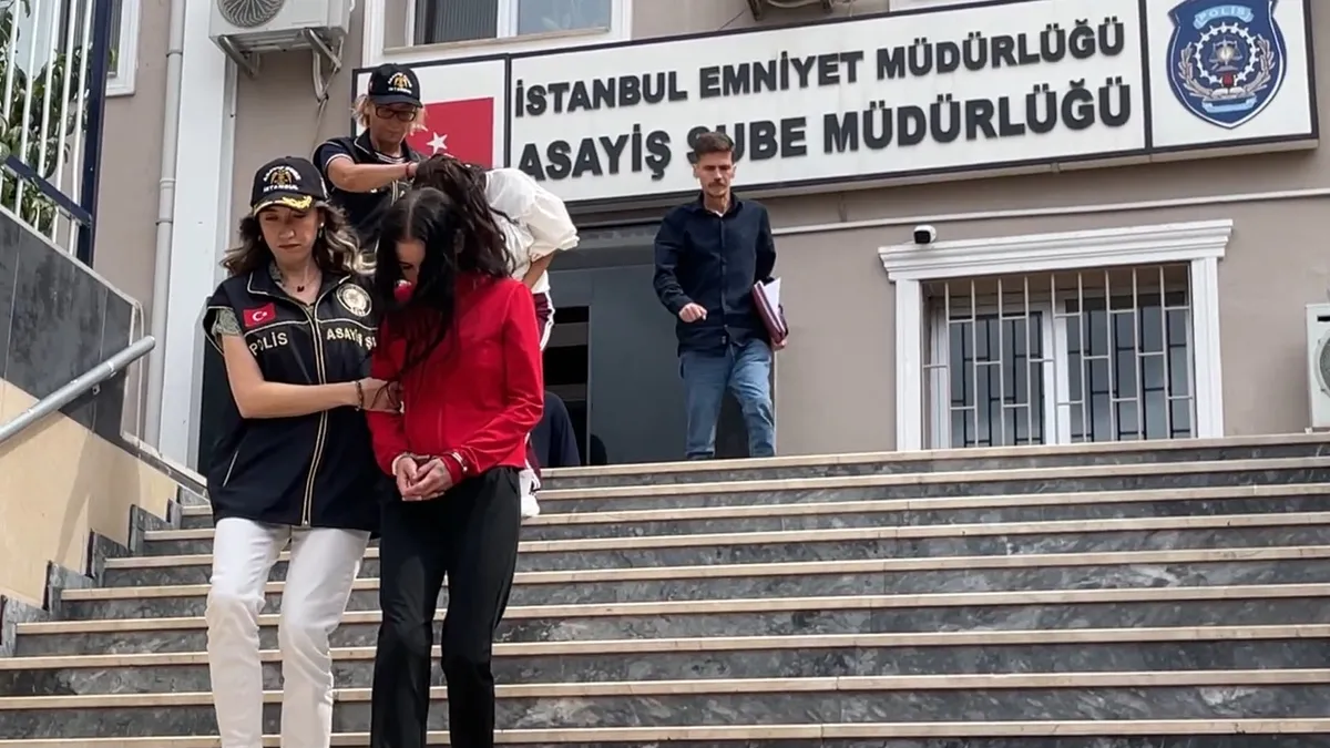 Kritik Açıklama: Beylikdüzü'nde eve giren 3 hırsızdan bir buçuk milyonluk soygun! Suçüstü yakalandılar | İşte