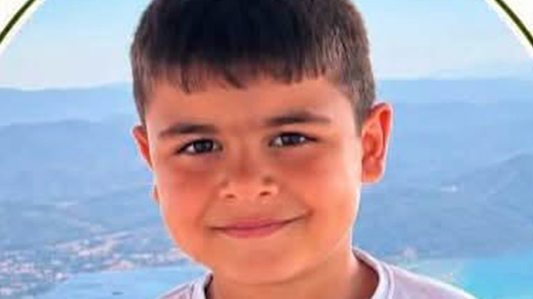 Kritik Açıklama: Mardin'den İstanbul'a sevk edilmişti: Boğazına oyuncak kaçan minik Mehmet 20 gün dayanabildi: