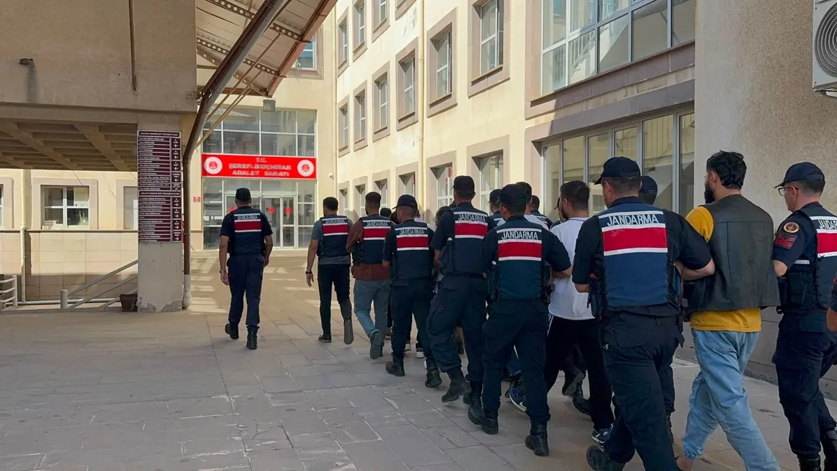 Son Gelişme: Ankara’da uyuşturucu operasyonu: 17 şüpheliye gözaltı: Gelişmeler Takip Ediliyor