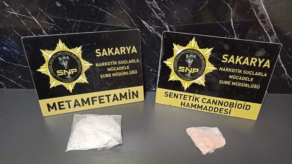 Ayrıntılar Netleşti: Zehir tacirlerine geçit verilmedi: 2 gözaltı - Son Dakika Bilgileri