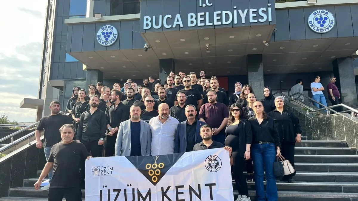Sıcak Gündem: Buca Belediyesi’nde maaş krizi: 7 aydır maaş alamayan 80 işçi eylem yaptı!: Gelişmeler Takip Edi