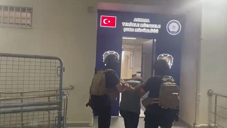 Kritik Açıklama: FETÖ'nün gizli evlilik havuzuna şafak operasyonu: 60 gözaltı - Son Dakika Bilgileri