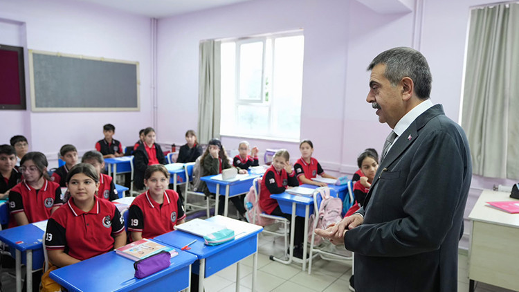 Son Gelişme: Bakan Tekin: Derslik ve öğretmen başına düşen öğrenci sayılarını OECD ortalamalarının üzerine çık