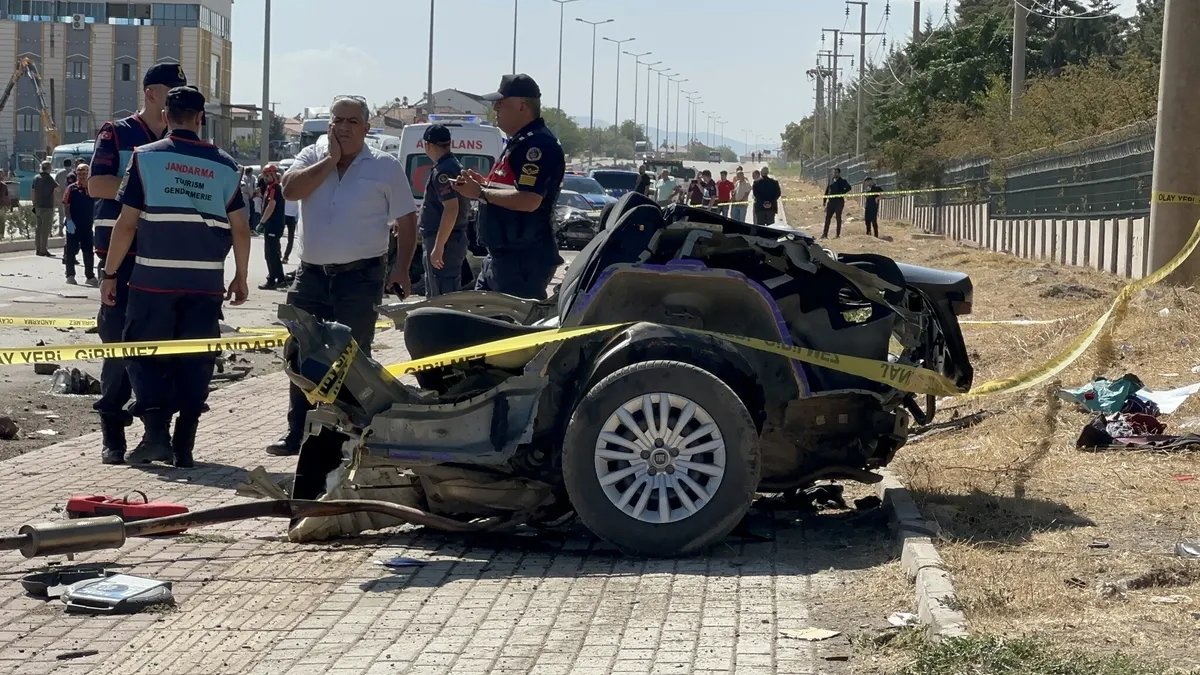 Son Gelişme: Elazığ'da feci kaza: Otomobil ikiye bölündü! 2 ölü, 2 yaralı - Son Dakika Bilgileri