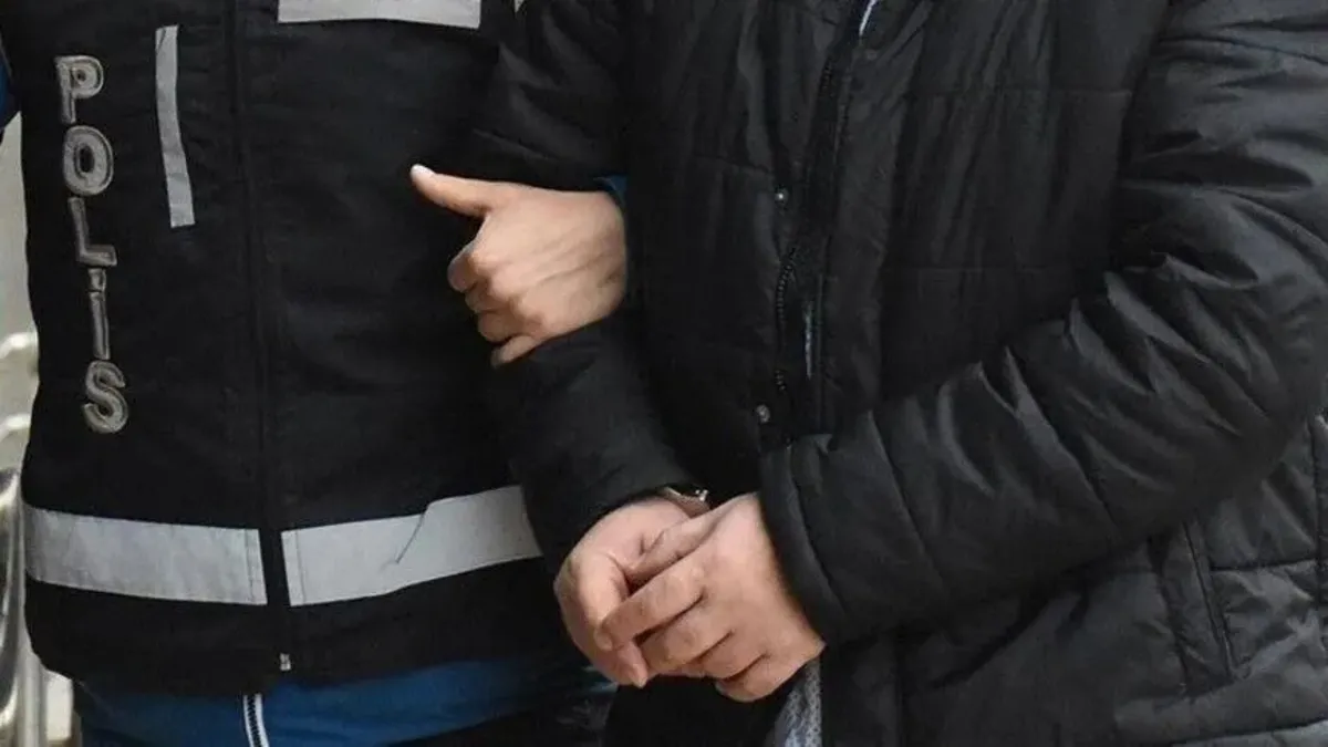Sıcak Gündem: "Polisim" yalanıyla 3,5 milyon TL'yi aldılar! Gerçek polisler dolandırıcıyı kuyumcuda suçüstü ya