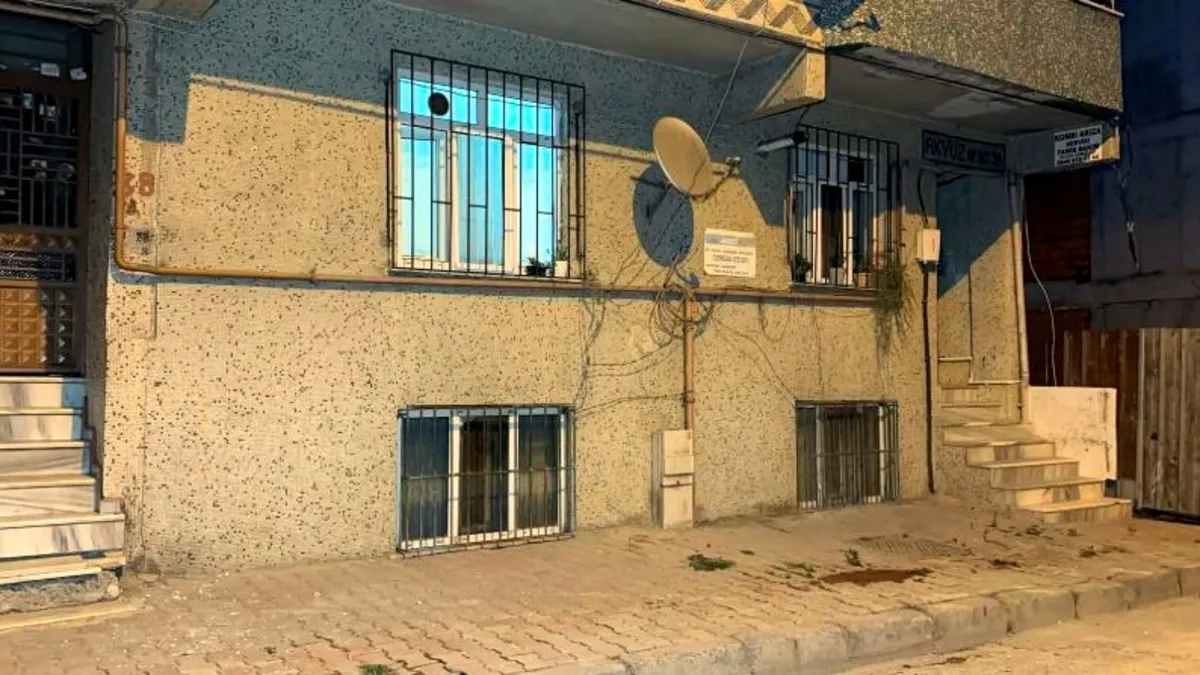 Kritik Açıklama: Duvarlarında çatlaklar oluşan 10 dairelik iki apartman tedbiren tahliye edildi | İşte Tüm Ayr
