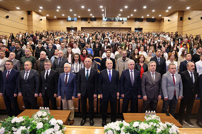 Son Gelişme: Rektörden ilk ders... “Yapay zekâya değil, aklınıza güvenin” - Son Dakika Bilgileri