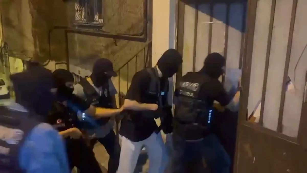 Sıcak Gündem: İstanbul Şişli’de operasyon: Çok sayıda uyuşturucu ele geçirildi!: Gelişmeler Takip Ediliyor