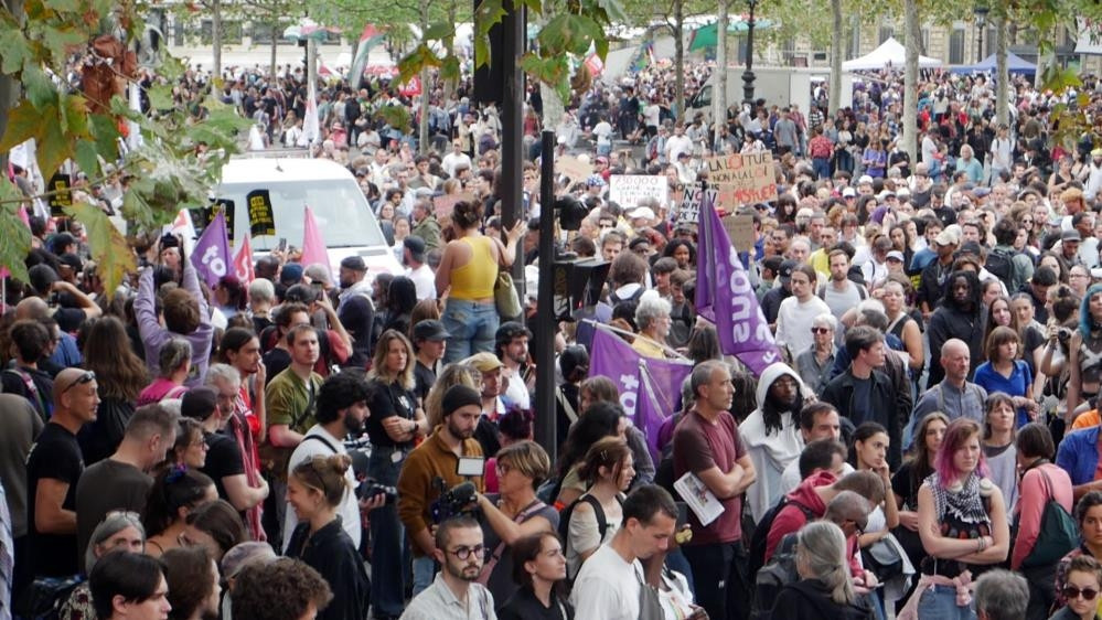 Paris karıştı! Silah yasasına karşı binlerce kişi sokaklara döküldü: Gelişmeler Takip Ediliyor