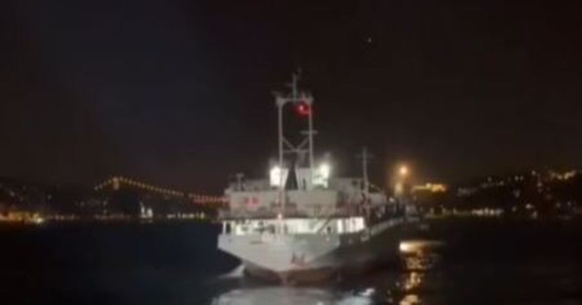 İstanbul Boğazı'nda arızalanan gemi kurtarıldı