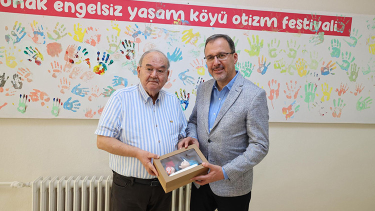 Kritik Açıklama: Kasapoğlu: Burhan Özfatura’yı İzmir’e hizmetleri ve engelli bireyler için verdiği emekle hatı
