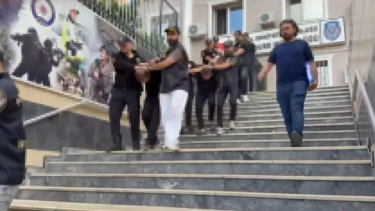 Ayrıntılar Netleşti: Kağıthane’de servis araçlarını yakan 9 şüpheli hakkında tutuklama kararı verildi | İşte T