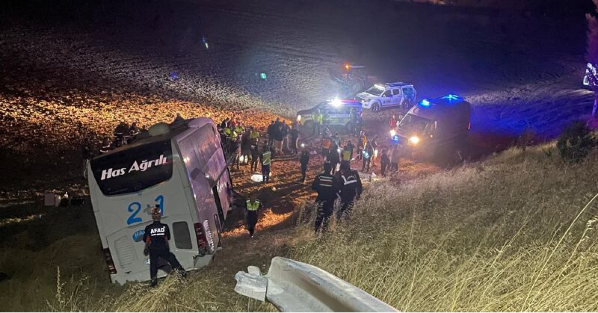 Son Gelişme: Merzifon'da yolcu otobüsü tarlaya girdi: 24 yaralı - Son Dakika Bilgileri
