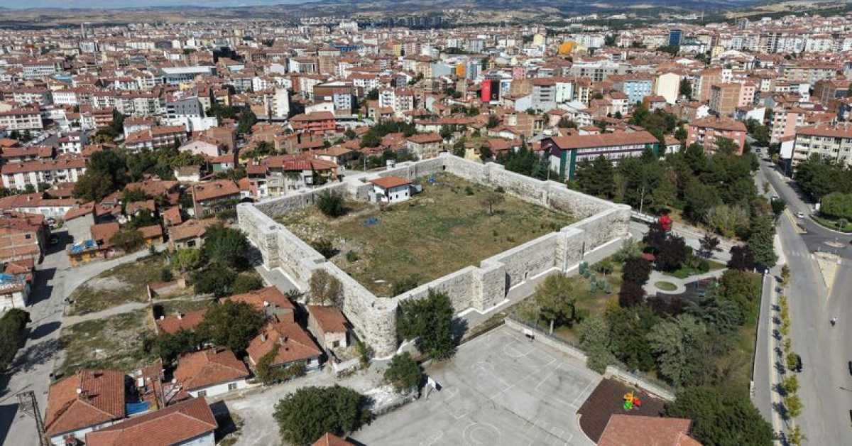 3 yıl sürdü! 1000 yıllık surlarda ikinci etap tamamlandı ve Merak Edilenler