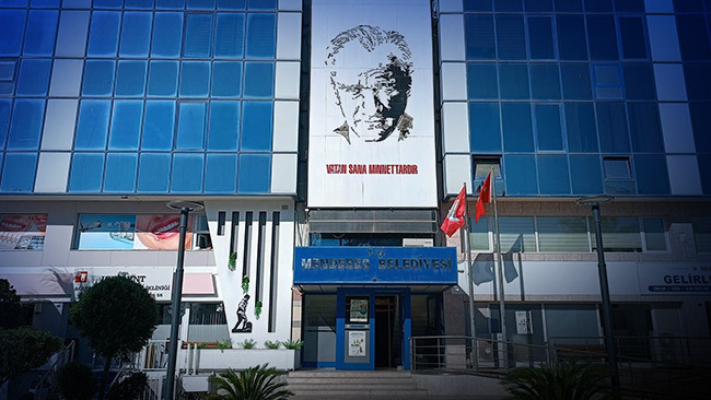 Kritik Açıklama: Menderes Belediyesi'ne ikinci dalga operasyon: Eski başkanvekili Erkan Özkan dahil 9 kişi yak