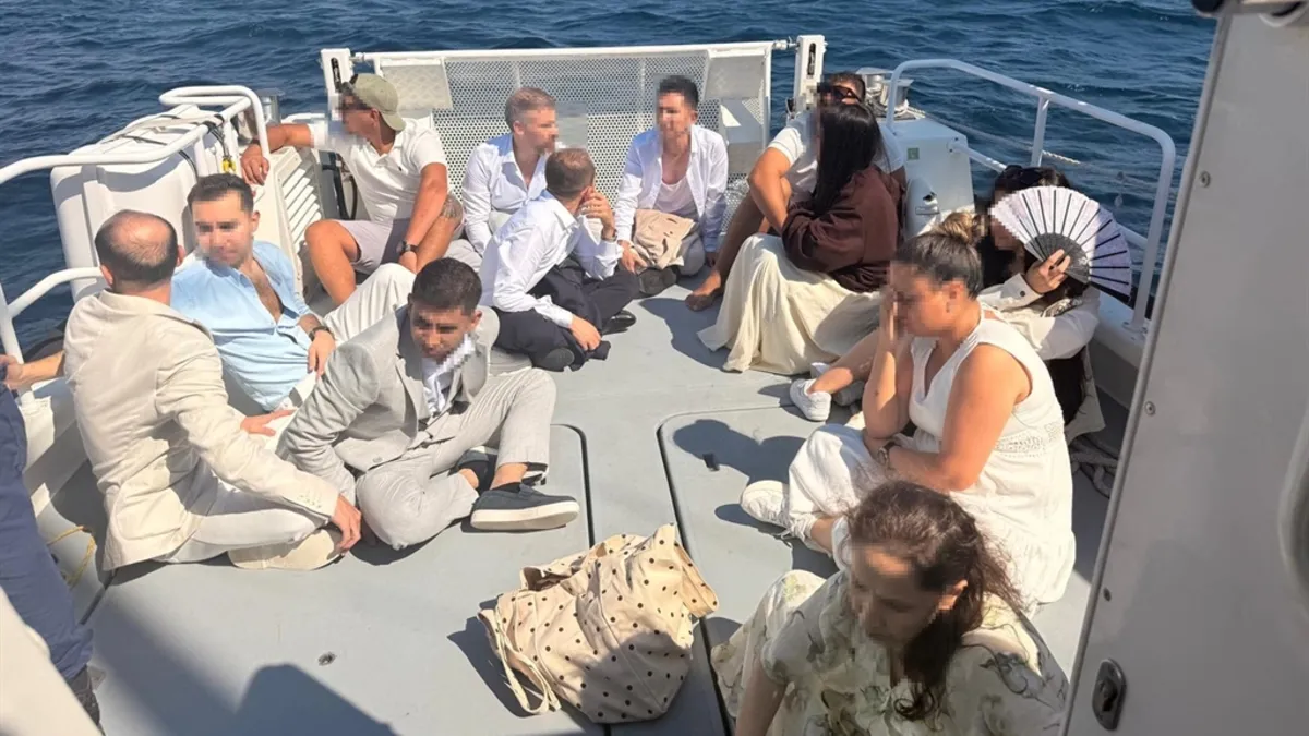Sıcak Gündem: Muğla'da 12 kaçak göçmen yakalandı! Dikkat çekmemek için bakın ne yaptılar... ve Merak Edilenler