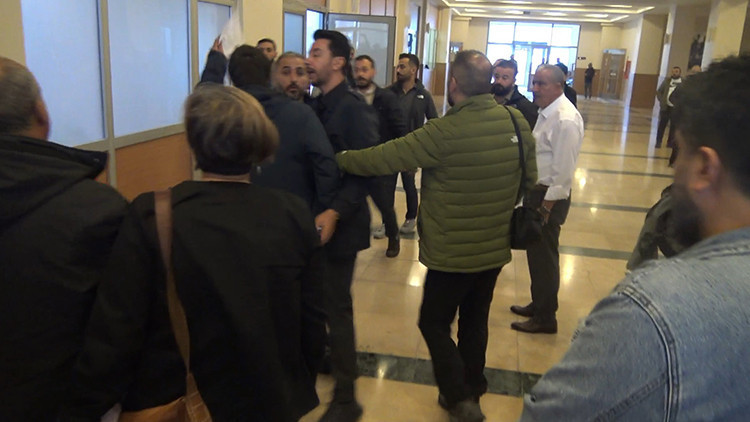 Son Gelişme: Dilovası'ndaki fabrika yangını davasında keşif gerginliği: Taraflar birbirine girdi