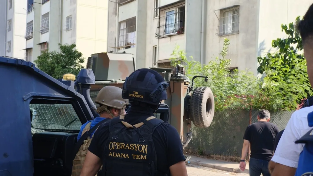 Kritik Açıklama: SON DAKİKA: Adana’da hareketli dakikalar! El bombasıyla kendini eve kilitledi: Gelişmeler Tak