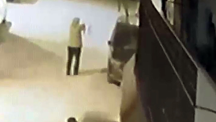 Son Gelişme: Araçlarına peş peşe ateş açıldı: Evimizde yatmaya korkar hale geldik: Gelişmeler Takip Ediliyor