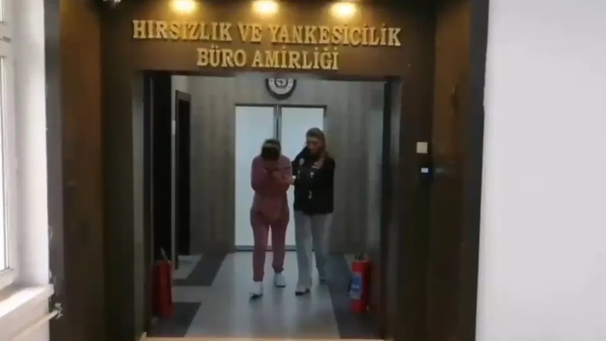 170 bin liralık hırsızlık otobüste son buldu! 260 yıl kesinleşmiş hapis cezası bulunuyordu: Gelişmeler Takip E