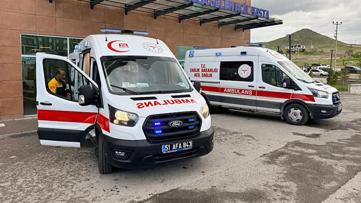 Ayrıntılar Netleşti: Niğde’de TIR ile hafif ticari araç çarpıştı: 2 ölü, 1 yaralı! - Son Dakika Bilgileri