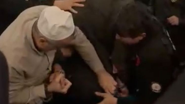 Gündemden Son Bilgiler: Eyüpsultan Camii’nde silahlı kavga: 2 kişi gözaltında