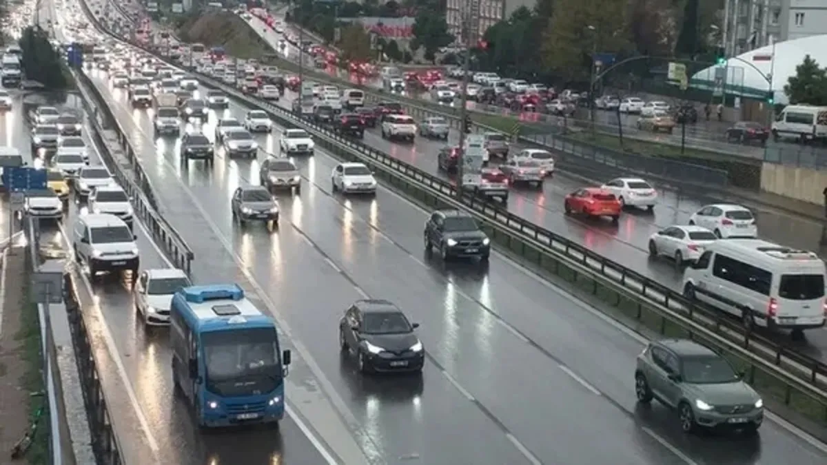 Son Gelişme: İstanbul'da trafik adım adım! Yoğunluk yüzde 85'e ulaştı... | İşte Tüm Ayrıntılar