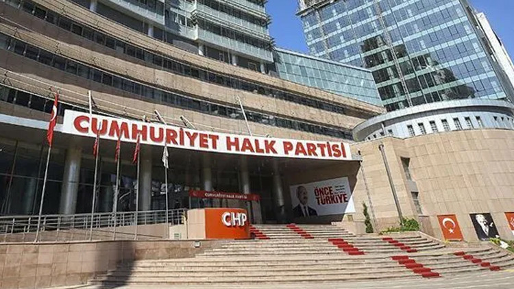Kritik Açıklama: İstanbul'da 3 ilçe belediye başkanı CHP'den ihraç edildi: Gelişmeler Takip Ediliyor