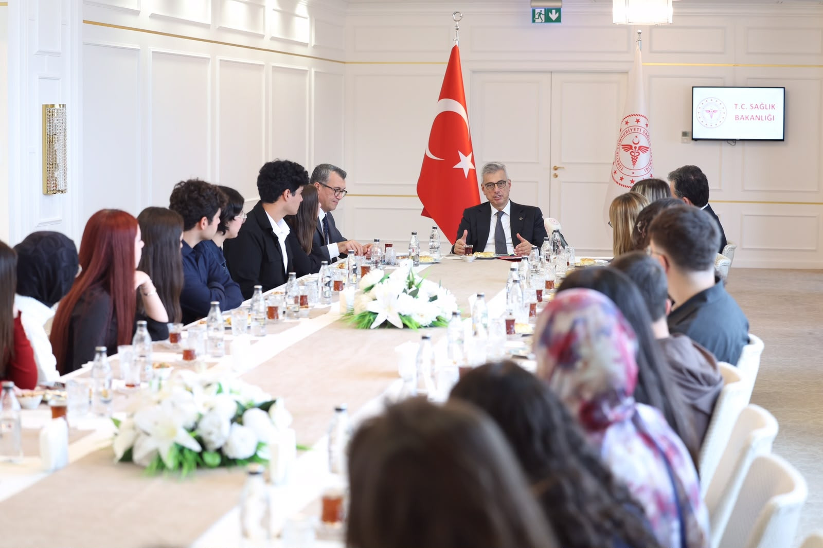 Gündemden Son Bilgiler: Bakan Memişoğlu, tıp fakültelerine derece ile giren öğrencilerle buluştu | İşte Tüm Ay