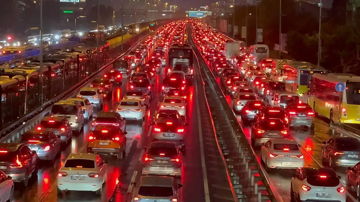 İstanbul’da trafik adım adım: Yoğunluk yüzde 76'ya kadar çıktı! | İşte Tüm Ayrıntılar