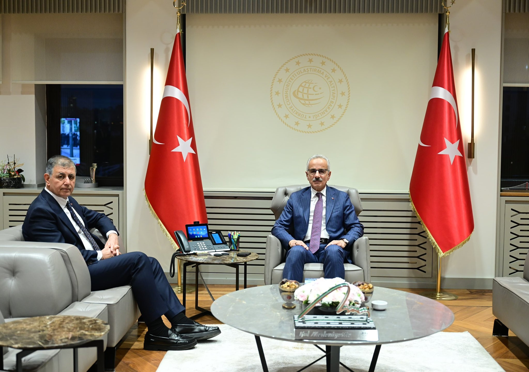 Gündemden Son Bilgiler: Bakan Uraloğlu, İzmir Büyükşehir Belediye Başkanı Tugay'ı kabul etti ve Merak Edilenle