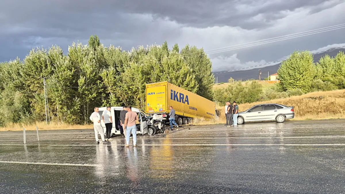 Malatya’da TIR ile otomobil çarpıştı: 4 yaralı!: Gelişmeler Takip Ediliyor