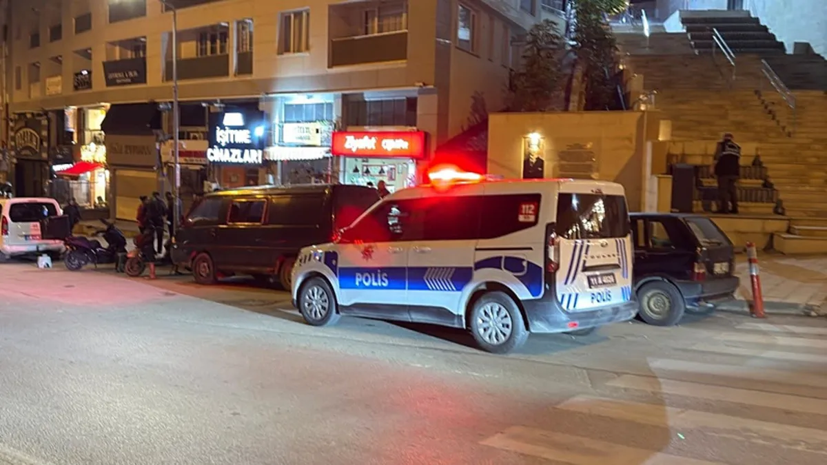 Kritik Açıklama: Kız arkadaşına sarılan şahsı bıçakladı! - Son Dakika Bilgileri