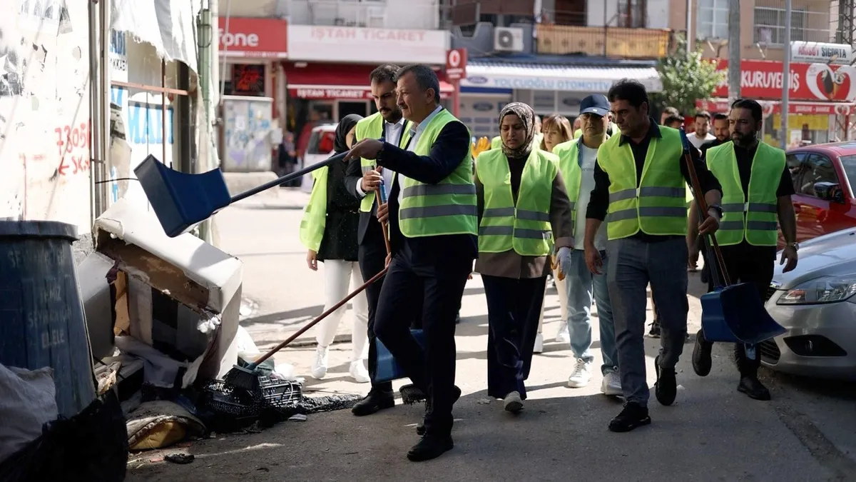 Kritik Açıklama: Çöpleri belediye yerine AK Parti teşkilatı topladı | İşte Tüm Ayrıntılar
