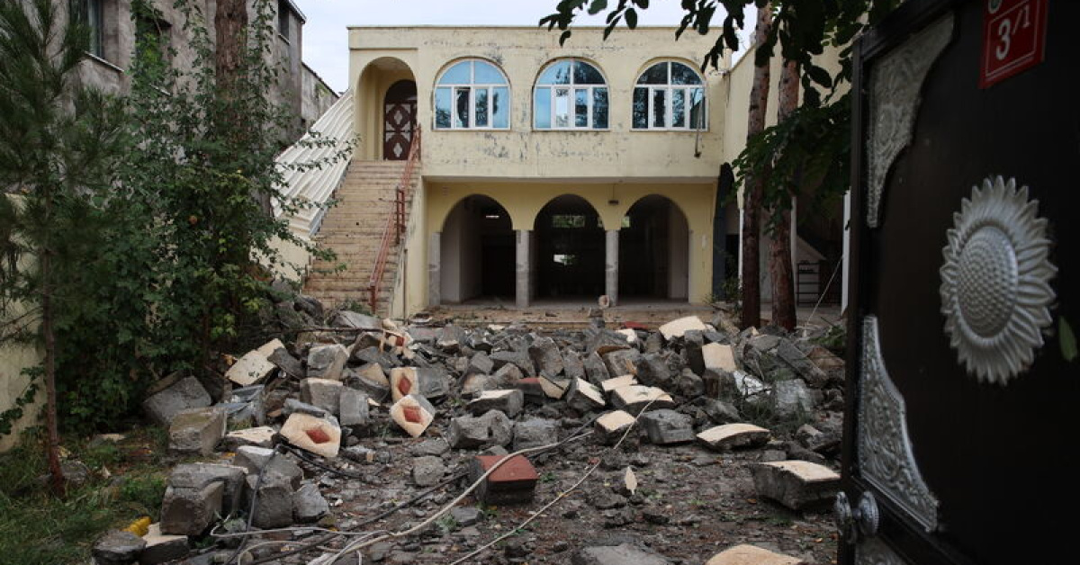 Ayrıntılar Netleşti: Diyarbakır'da minare yıkıldı, çatılar uçtu ve Merak Edilenler