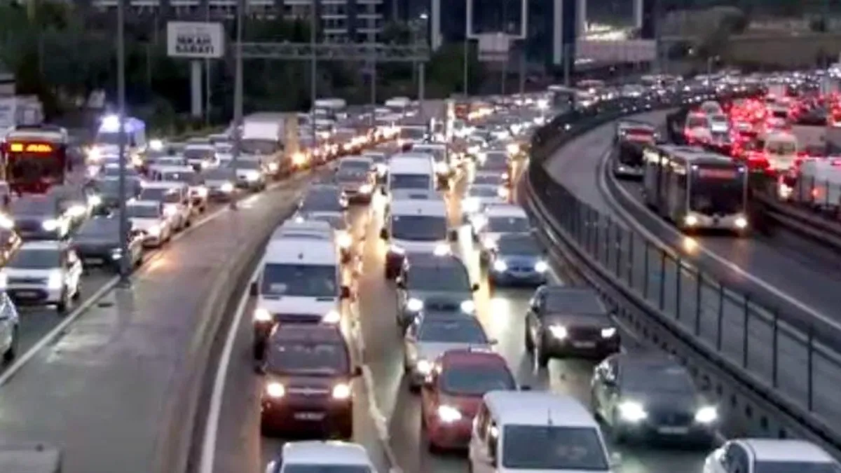 Son Gelişme: İBB’den E-5 üzerinde asfaltlı eziyet