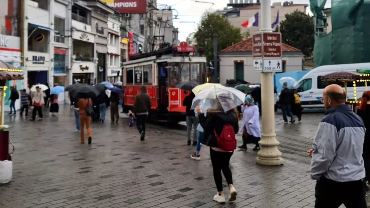 Gündemden Son Bilgiler: İstanbul’da fırtına zor anlar yaşattı ve Merak Edilenler