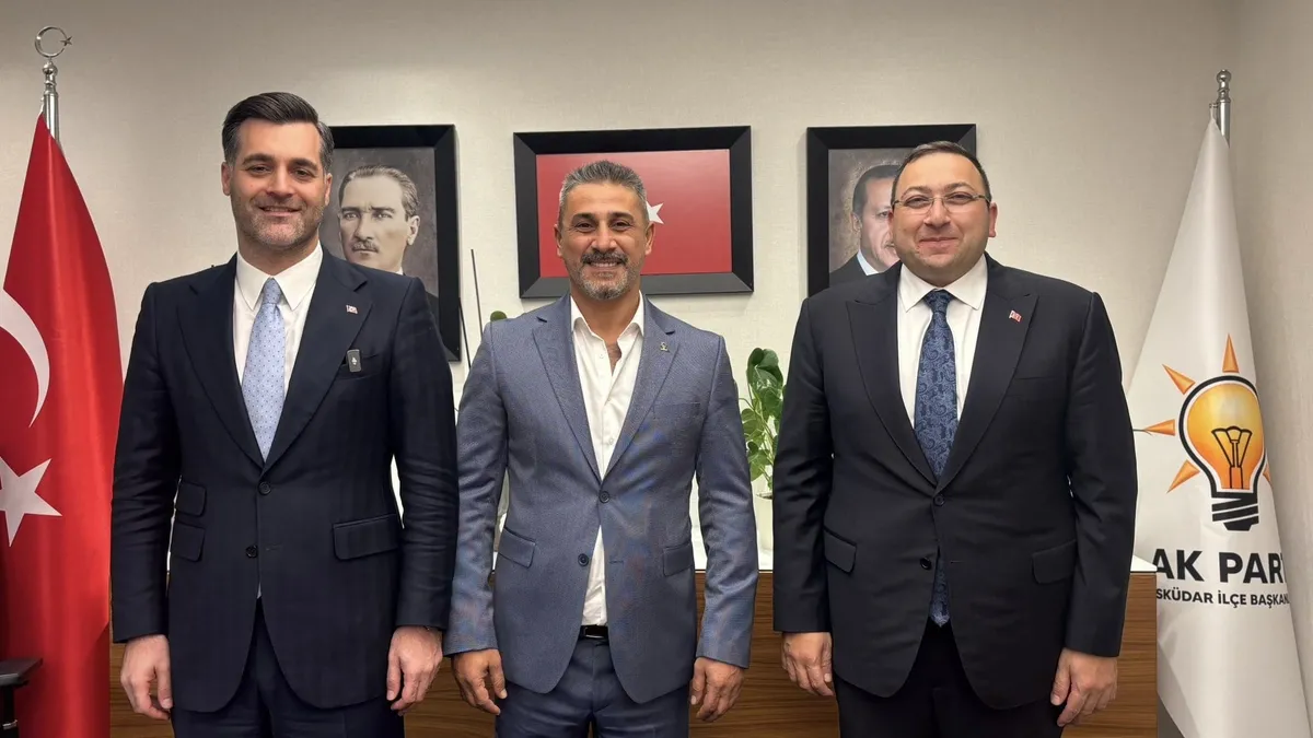 Kritik Açıklama: Üsküdar’da CHP'li Meclis Üyesi Tahsin Epli AK Parti'ye geçti - Son Dakika Bilgileri