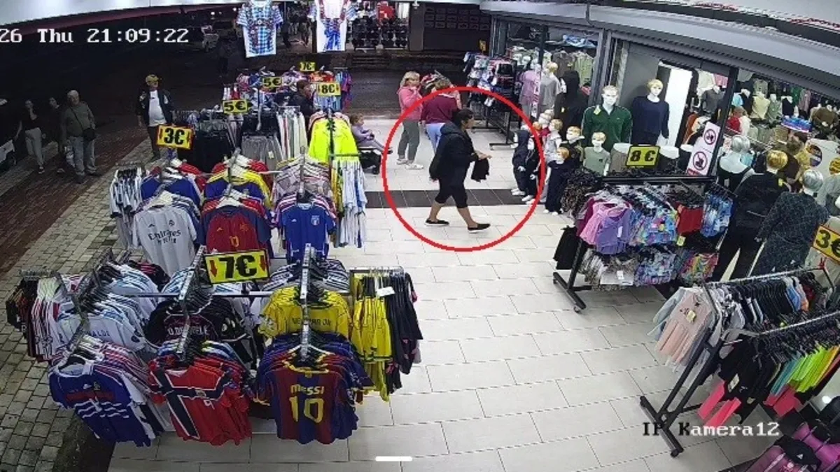 Gündemden Son Bilgiler: Turistlerin akılalmaz hırsızlığı! Bebek arabasıyla çaldılar: Kollarındaki banttan otel
