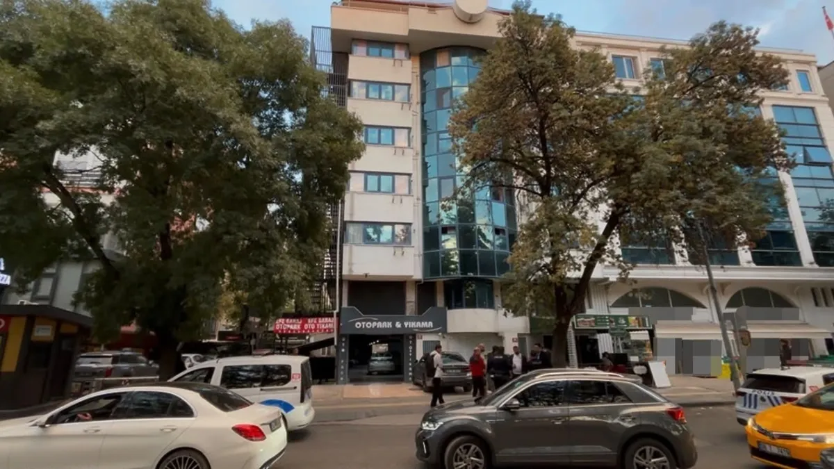 Gündemden Son Bilgiler: 6'ncı kattan otomobilin üzerine düşen kadın ağır yaralandı - Son Dakika Bilgileri