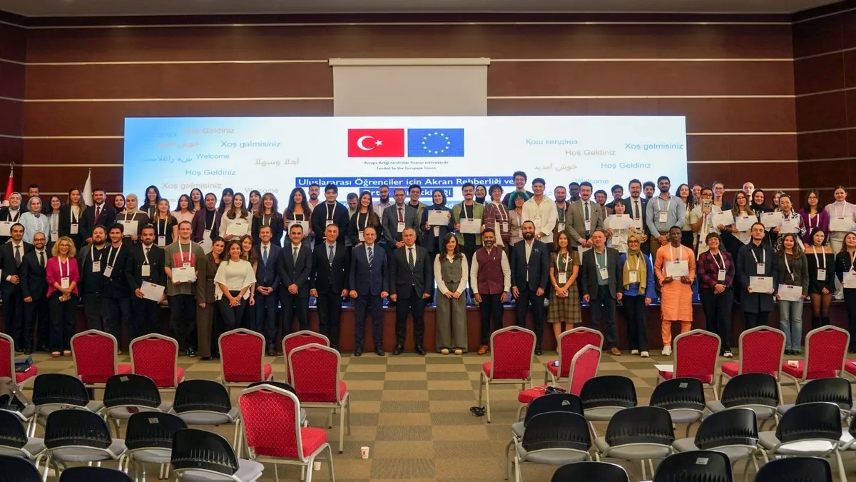 Uluslararası öğrencilerin uyumu için "akran rehberliği" modeli: 9 üniversiteden gençler bir araya geldi: Geliş
