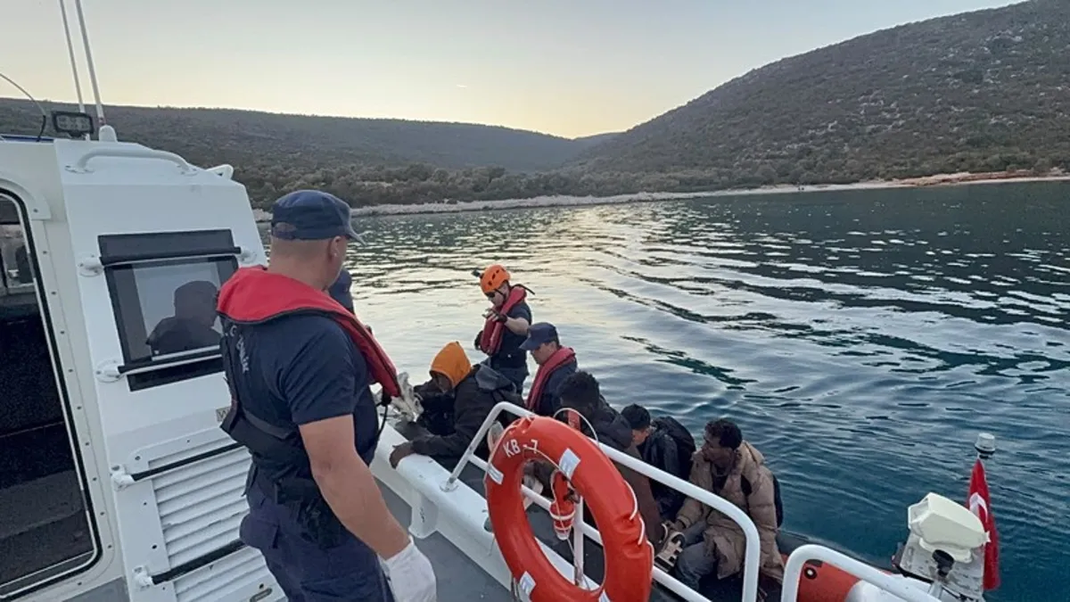 Gündemden Son Bilgiler: İzmir'de 30 düzensiz göçmen yakalandı ve Merak Edilenler