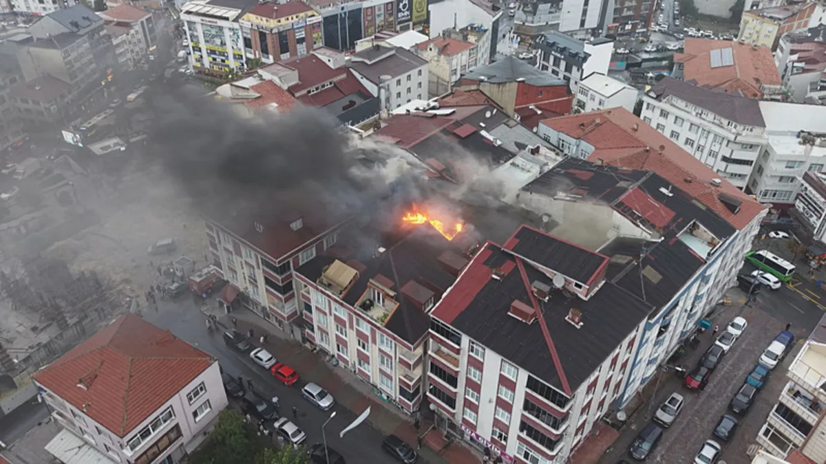 Son Gelişme: Arnavutköy’de 5 katlı binada yangın!