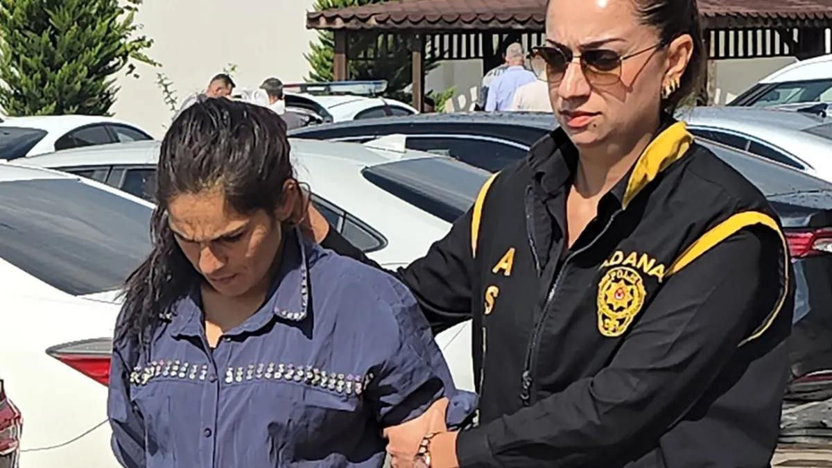 Ayrıntılar Netleşti: Özel plastik aparatla kapıları açıp hırsızlık yapıyorlardı… İki kadından biri yakalandı v