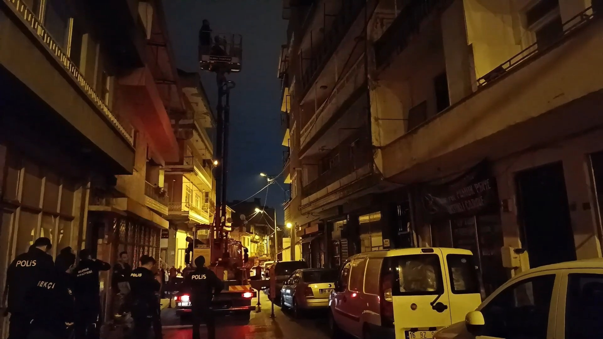 Son Gelişme: Annesini bıçakla rehin aldı! Polis operasyon düzenledi