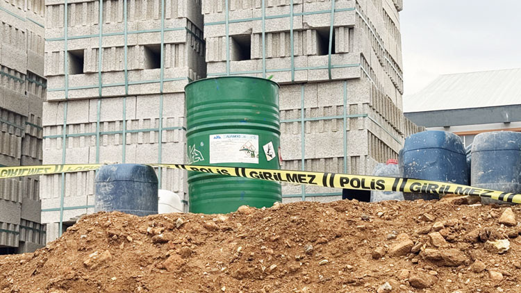 Gizemli varil 2 okul boşalttı! 20 öğrenci hastanelik oldu