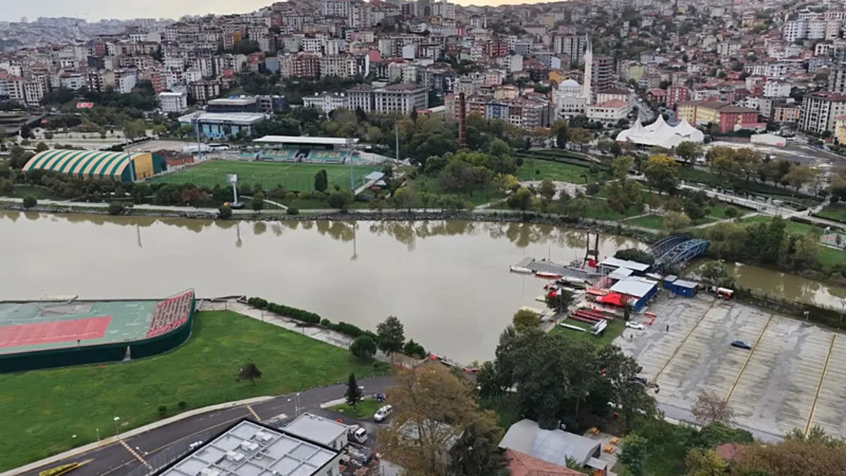 Gündemden Son Bilgiler: Selin ardından Haliç’in rengi kahverengiye büründü! - Son Dakika Bilgileri