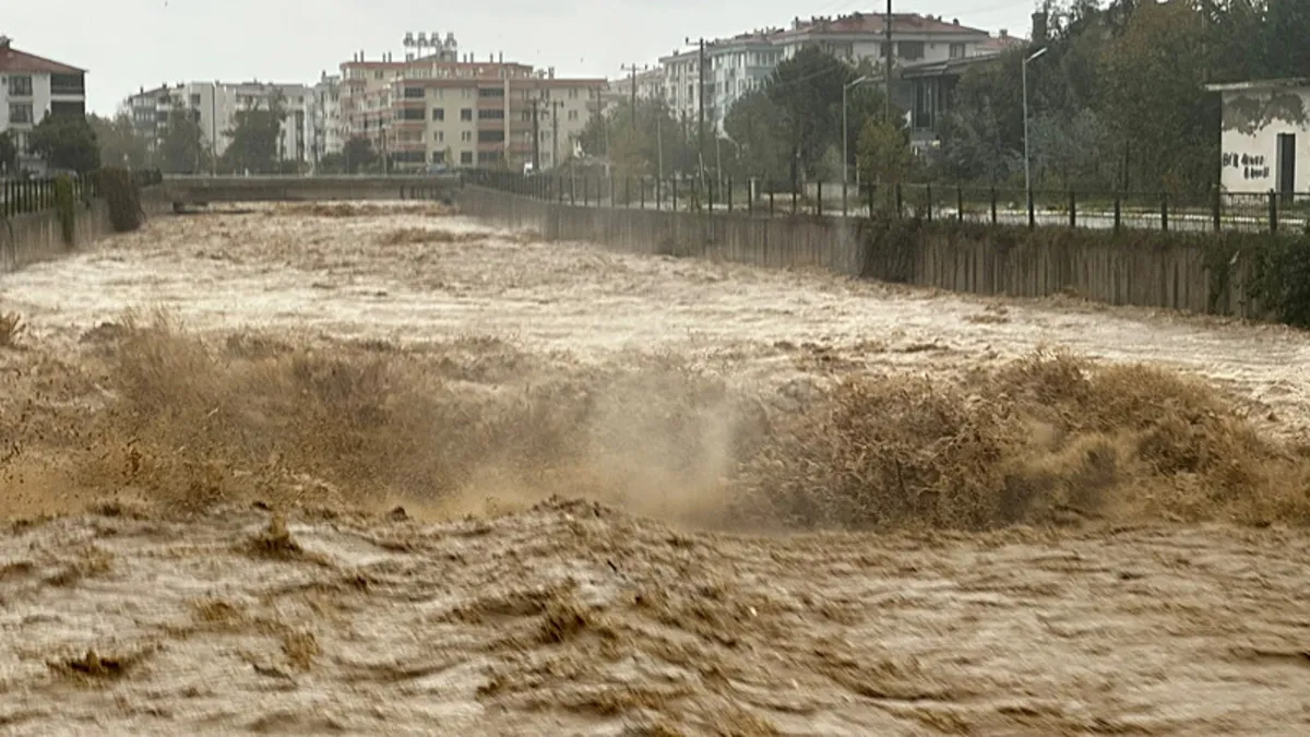 Ayrıntılar Netleşti: Şiddetli yağış olumsuz etkiledi: Yalova’da eğitime verilen ara 1 gün daha uzatıldı ve Mer