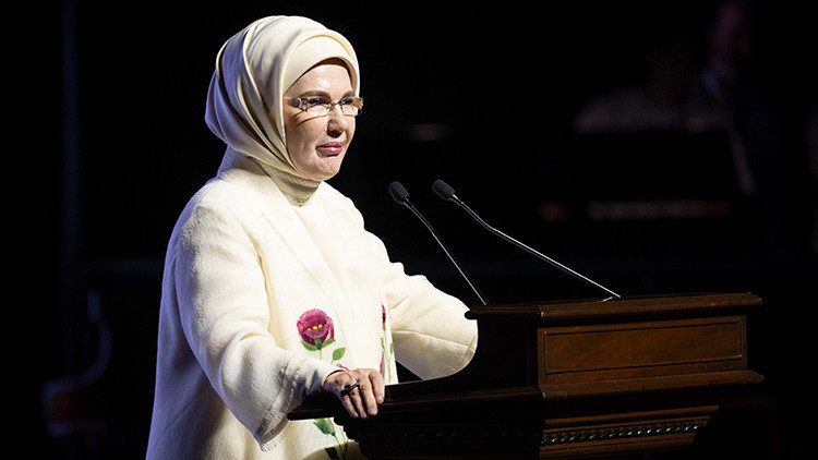Emine Erdoğan, Türkiye Maarif Vakfı'nın 10. kuruluş yıl dönümünü kutladı ve Merak Edilenler