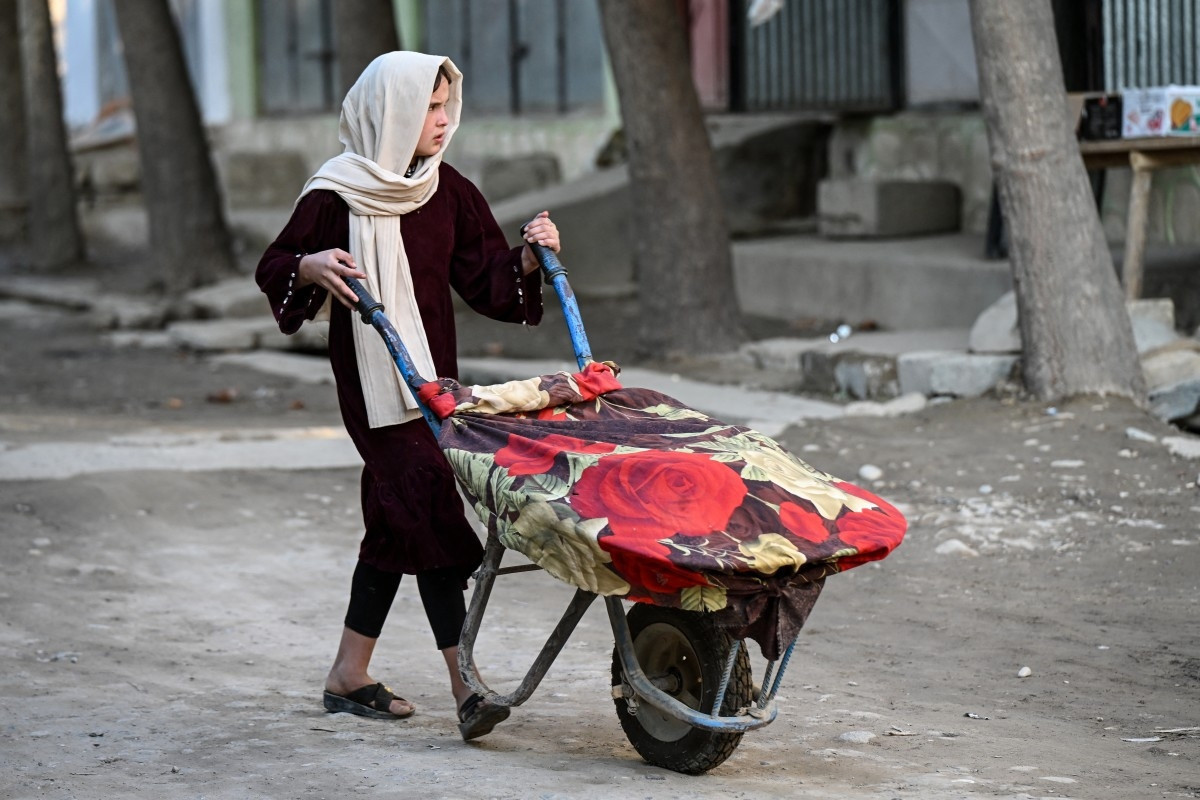 Son Gelişme: Afganistan'da kız çocukları yoksulluğa kurban ediliyor